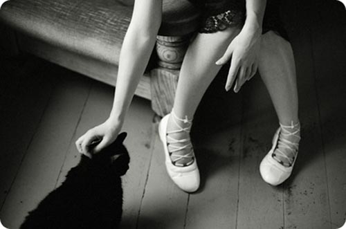 躁动的情绪很无奈_意境伤感的QQ空间素材设计