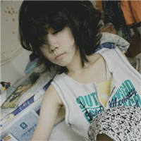 瞬间从希望变成绝望_可爱伤感的美女QQ头像