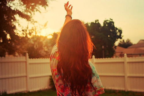 我只能仰视你的容颜_欧美风格阳光女生QQ空间图片素材