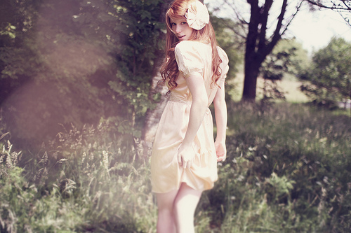 我只能仰视你的容颜_欧美风格阳光女生QQ空间图片素材