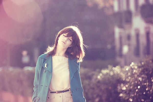 我只能仰视你的容颜_欧美风格阳光女生QQ空间图片素材