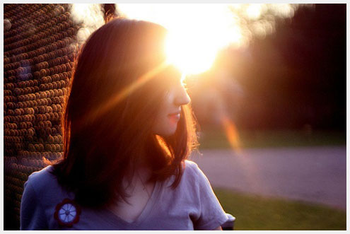 我只能仰视你的容颜_欧美风格阳光女生QQ空间图片素材