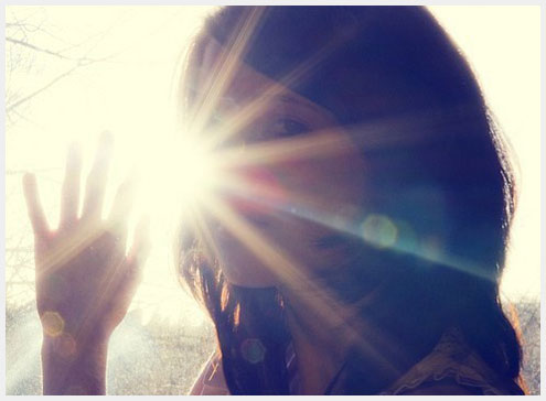 我只能仰视你的容颜_欧美风格阳光女生QQ空间图片素材