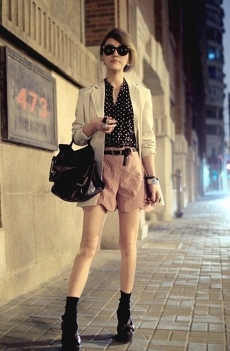 我的苦笑释怀不了_欧美风格性感女生QQ空间图片素材