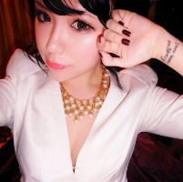 已没有足够的勇气来面对_性感女生QQ头像