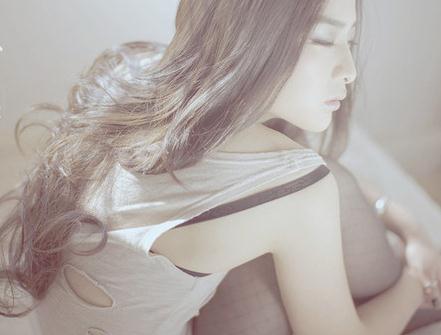 最后的等待换来的终究是分手_时尚漂亮女生伤感QQ空间意境图片