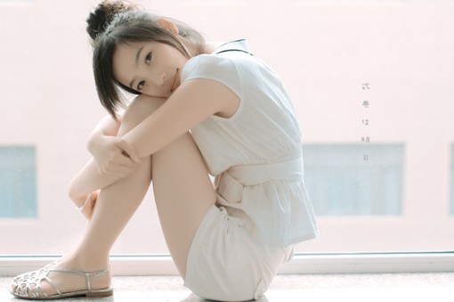 最后的等待换来的终究是分手_时尚漂亮女生伤感QQ空间意境图片