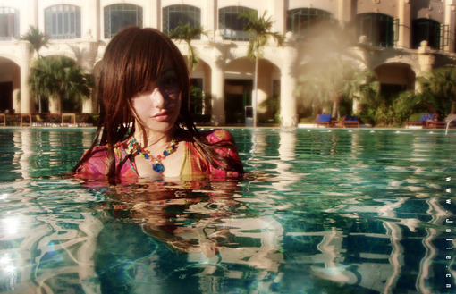 最后的等待换来的终究是分手_时尚漂亮女生伤感QQ空间意境图片