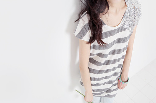 思念总是那么的阴霾_唯美女生意境QQ空间图片素材