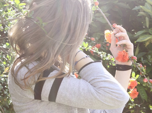 思念总是那么的阴霾_唯美女生意境QQ空间图片素材