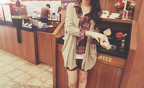 思念总是那么的阴霾_唯美女生意境QQ空间图片素材