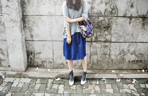 思念总是那么的阴霾_唯美女生意境QQ空间图片素材