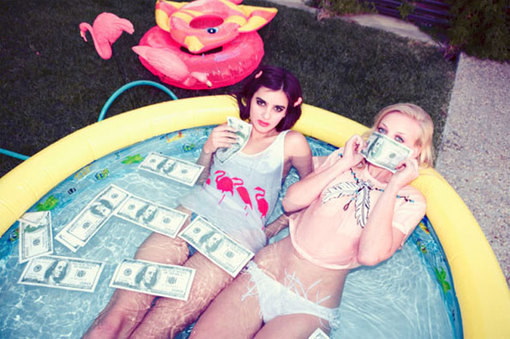 寂寞的人总是很辛苦_潮流时尚欧美女生QQ空间图片素材