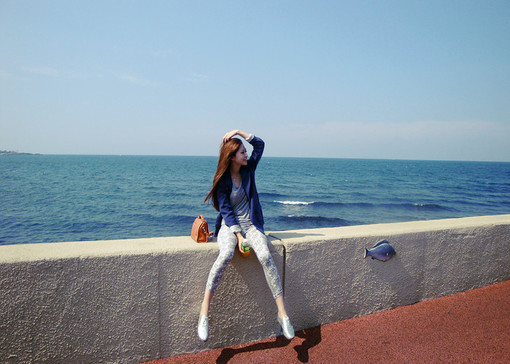 或许只是因为寂寞_野性美QQ空间女生图片素材