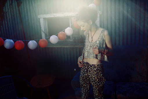 或许只是因为寂寞_野性美QQ空间女生图片素材