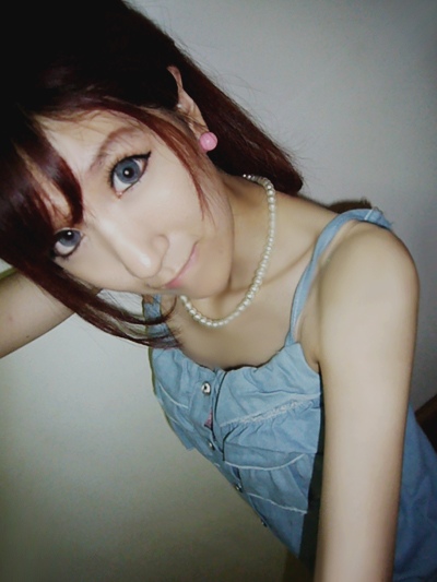 感情不是忧郁的_非主流善良自拍女生QQ空间图片