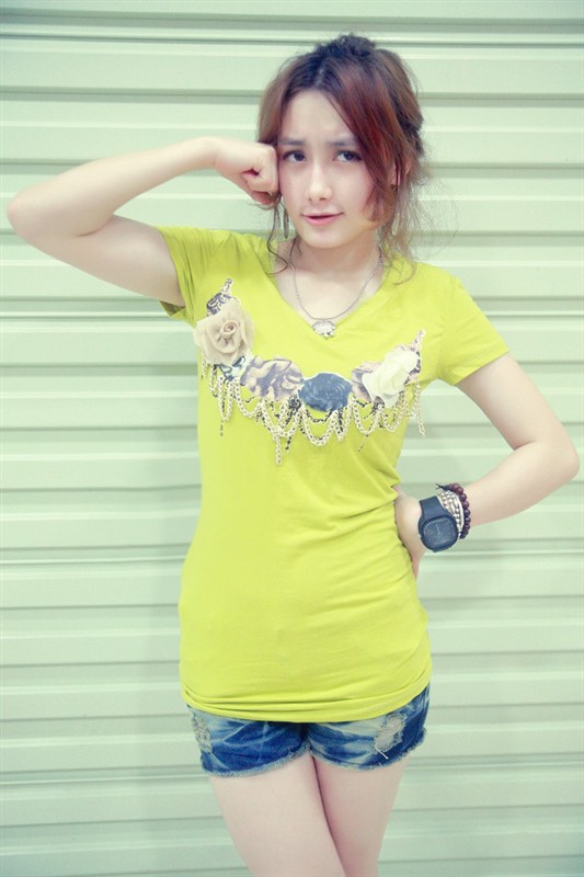 一个人的寂寞很难隐藏_唯美清纯的QQ空间女生图片