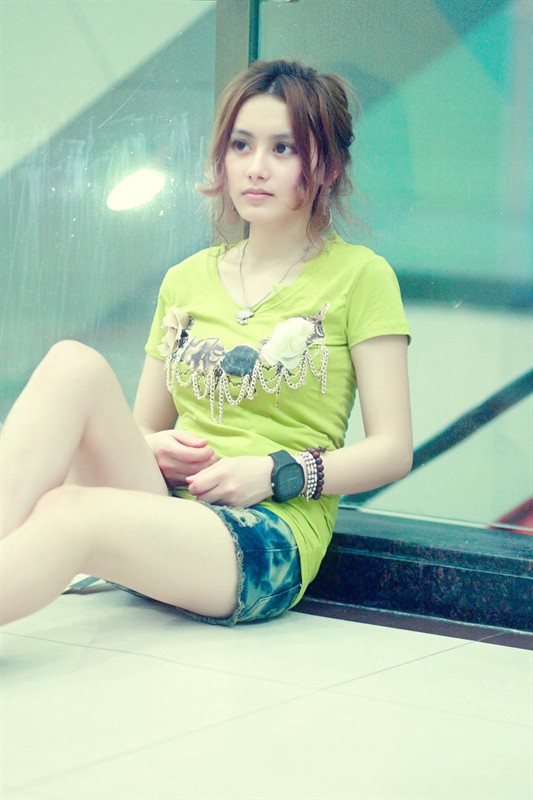 一个人的寂寞很难隐藏_唯美清纯的QQ空间女生图片