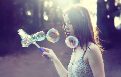 我需要一个安稳的怀抱_甜美女生意境2011QQ空间素材