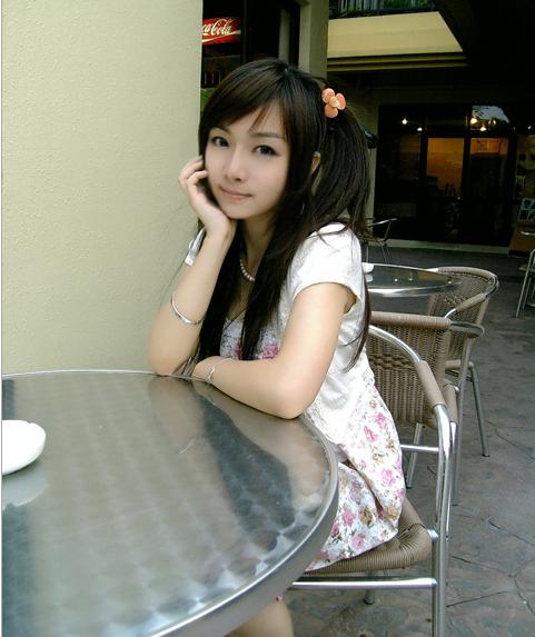 泪水席卷我的双眼_2011非主流自拍美女QQ空间图片素材