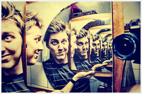 时尚潮人的欧美风格空间素材_虚伪的面具