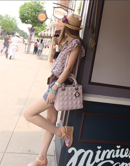 思绪逐渐被掏空_潮流时尚女生个性QQ空间图片