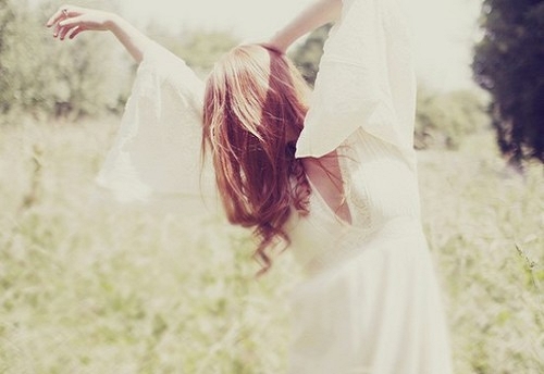 深爱也已是昨昔今非_意境漂亮女生QQ空间图片素材