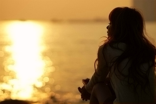 深爱也已是昨昔今非_意境漂亮女生QQ空间图片素材