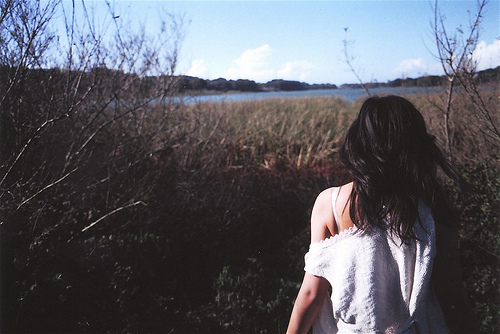 深爱也已是昨昔今非_意境漂亮女生QQ空间图片素材