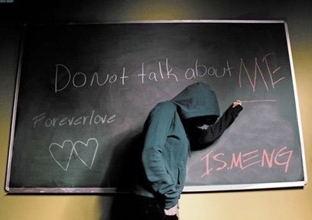 时尚潮人的欧美风格空间素材_虚伪的面具