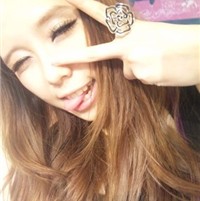 爱情充满虚假的承诺_放弃爱情的非主流女生QQ头像