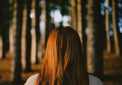 这个世界并不公平_沉溺过去的QQ空间意境女生图片