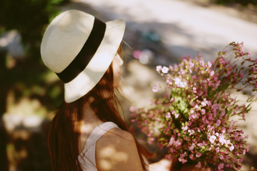这个世界并不公平_沉溺过去的QQ空间意境女生图片