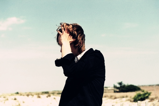 欧美风格的男生空间素材_爱情对我说是奢侈