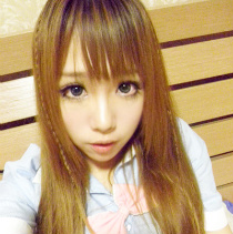 融化在爱的奶糖里_潮流时尚的非主流女生头像