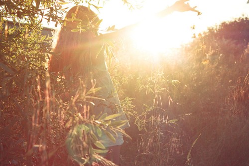 整颗心都在纠结_伤感的意境女生qq空间素材