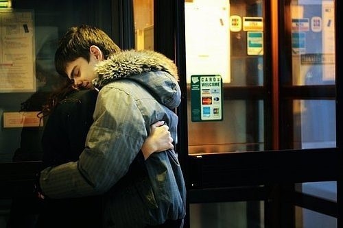 一直陪在你身边_幸福的情侣空间素材