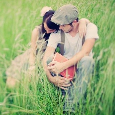 阳光下的爱情_欧美意境情侣QQ空间图片素材