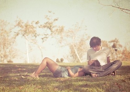 阳光下的爱情_欧美意境情侣QQ空间图片素材