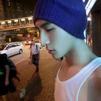 2022欧美帅气男生微信头像 你的世界就让你拥有