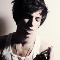 颓废的欧美风格微信男生头像_没有你的世界