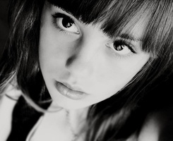 只是过于疲惫所以才会患得患失_非主流欧美风格微信头像