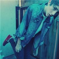 忧郁的男生微信个性头像_坚硬的城市里没有柔软的爱情