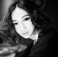 我宁愿所有痛苦都留在心里 也不愿忘记你眼睛