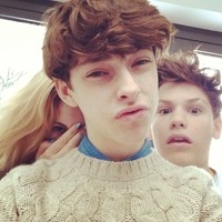 2022欧美搞怪男生微信头像 我欠缺的是那句没给过的安全感