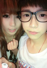 幸福甜蜜情侣微信空间皮肤 你身上的味道就是我最大的毒瘾