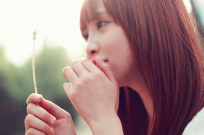 我们走过的风景只剩下了飘零_秋天女生唯美QQ空间图片