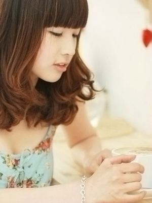 心酸的委屈只能藏在心里_意境女生非主流QQ空间图片