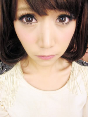 思念总是被时间所取代_相约美好的潮流女生QQ空间素材