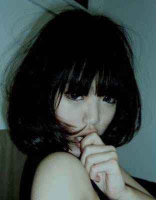 思念总是被时间所取代_相约美好的潮流女生QQ空间素材